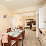 Stephania Villa