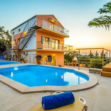 Stephania Villa Gaios