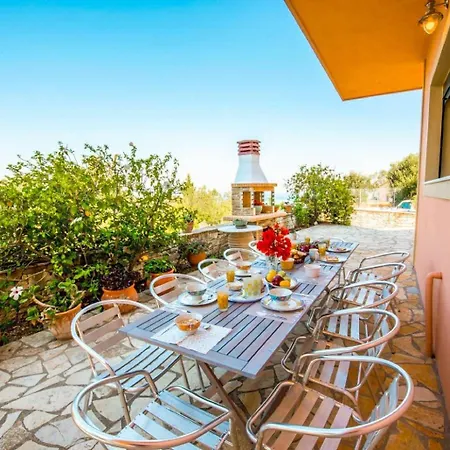 Stephania Villa